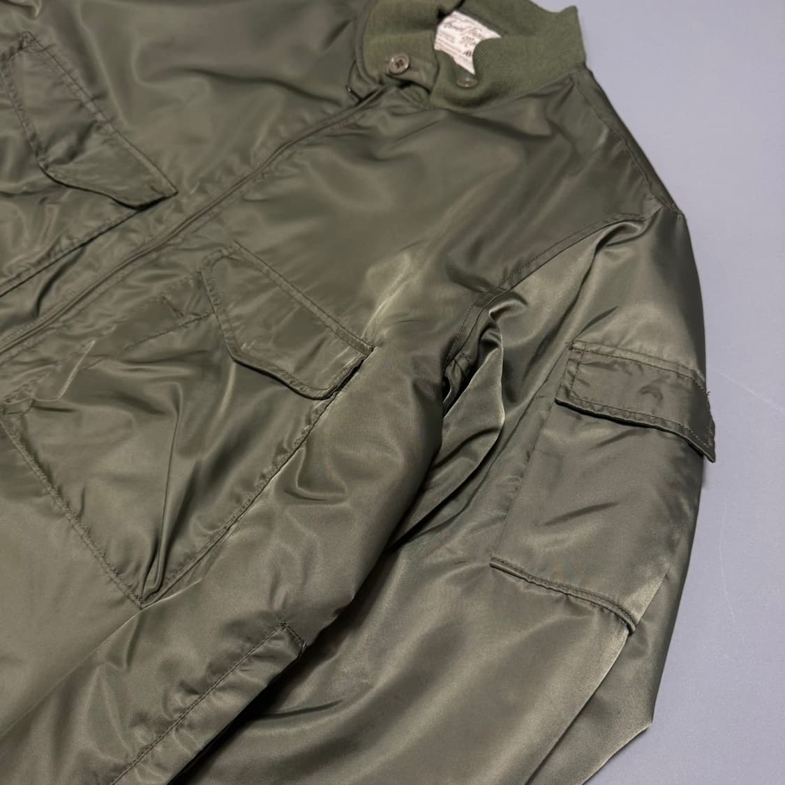 아비렉스 올리브컬러 나일론 후면 스펠아웃 로고 A-1 플라이트 자켓 상품이미지4