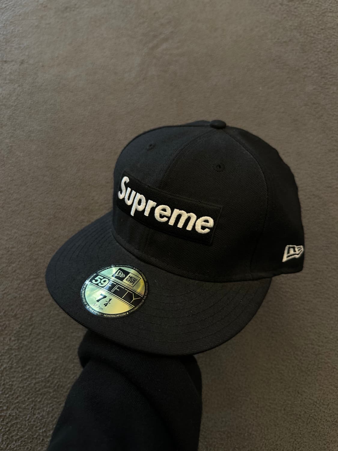 슈프림 뉴에라 사이즈캡 새상품 처분  상품이미지1
