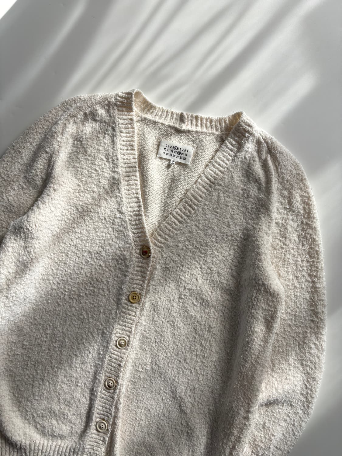 Maison Margiela 메종마르지엘라 아이보리 컬러 부클 가디건 상품이미지5