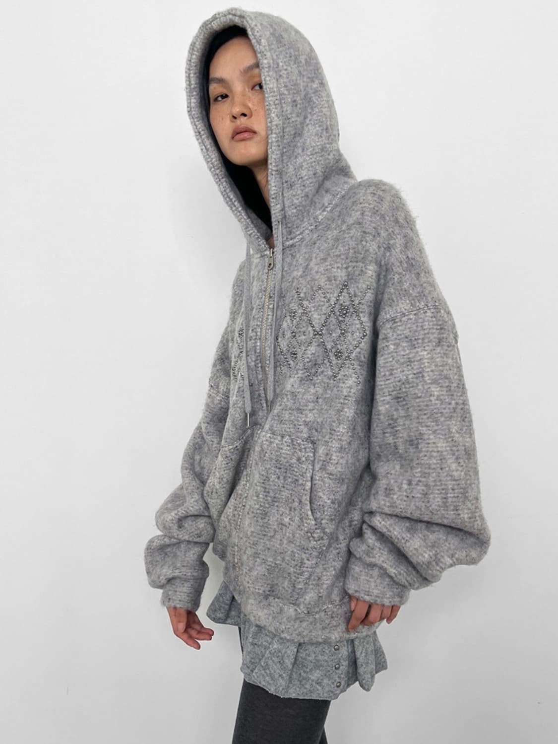 FLUFFY ARGYLE STUDDED HOODIE_ONZI EDITIO 상품이미지3