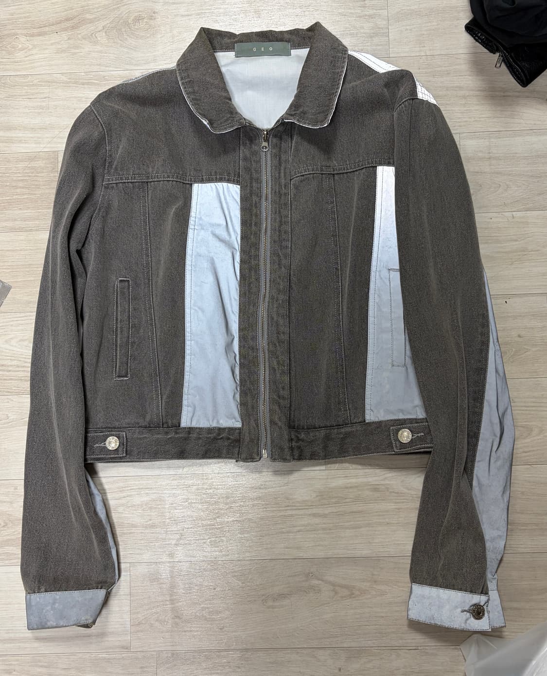 GEO 리플렉티브 크롭 데님자켓 상품이미지1