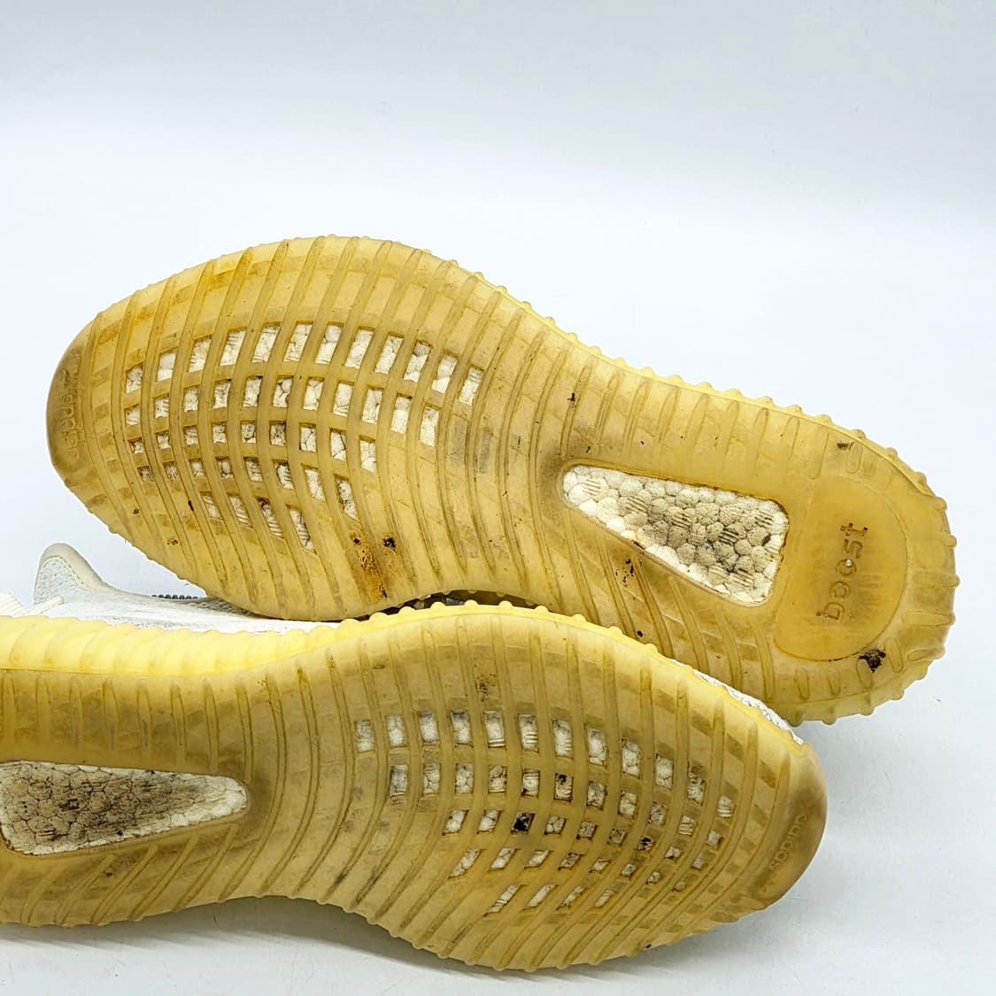 아디다스 이지 부스트 350 V2 크림/트리플 화이트 (260) 상품이미지3