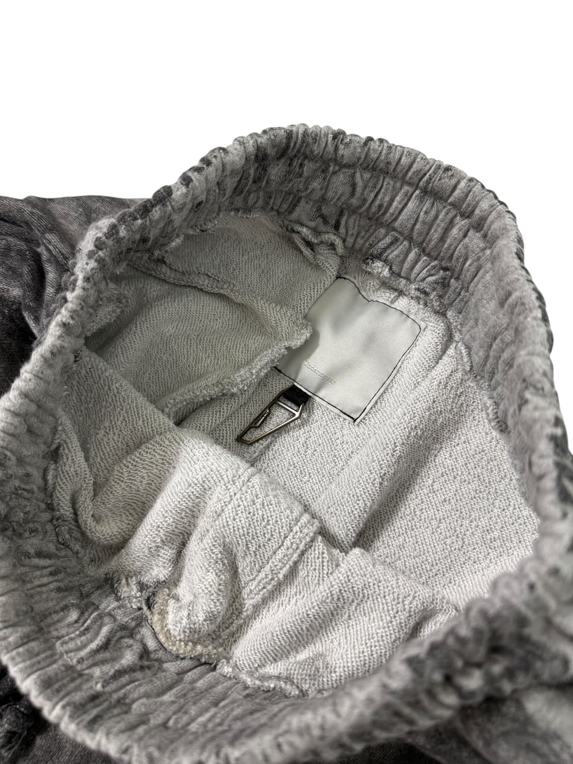 언더마이카 러프 오일 코팅 스웻팬츠 상품이미지8