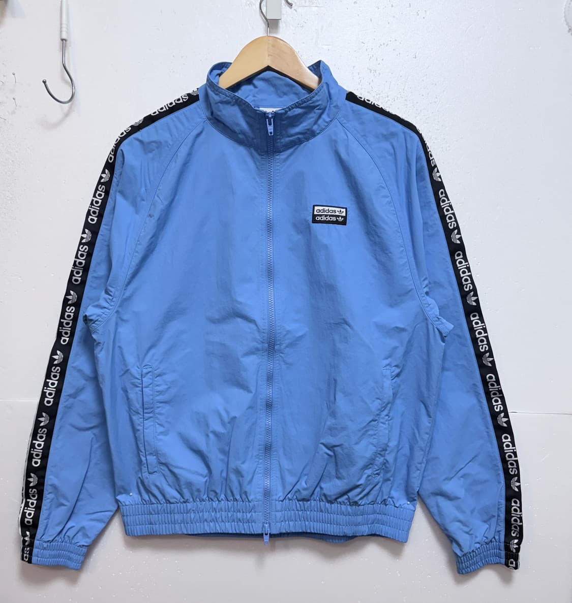 아디다스 우븐 밴딩로고 바람막이 M 상품이미지1