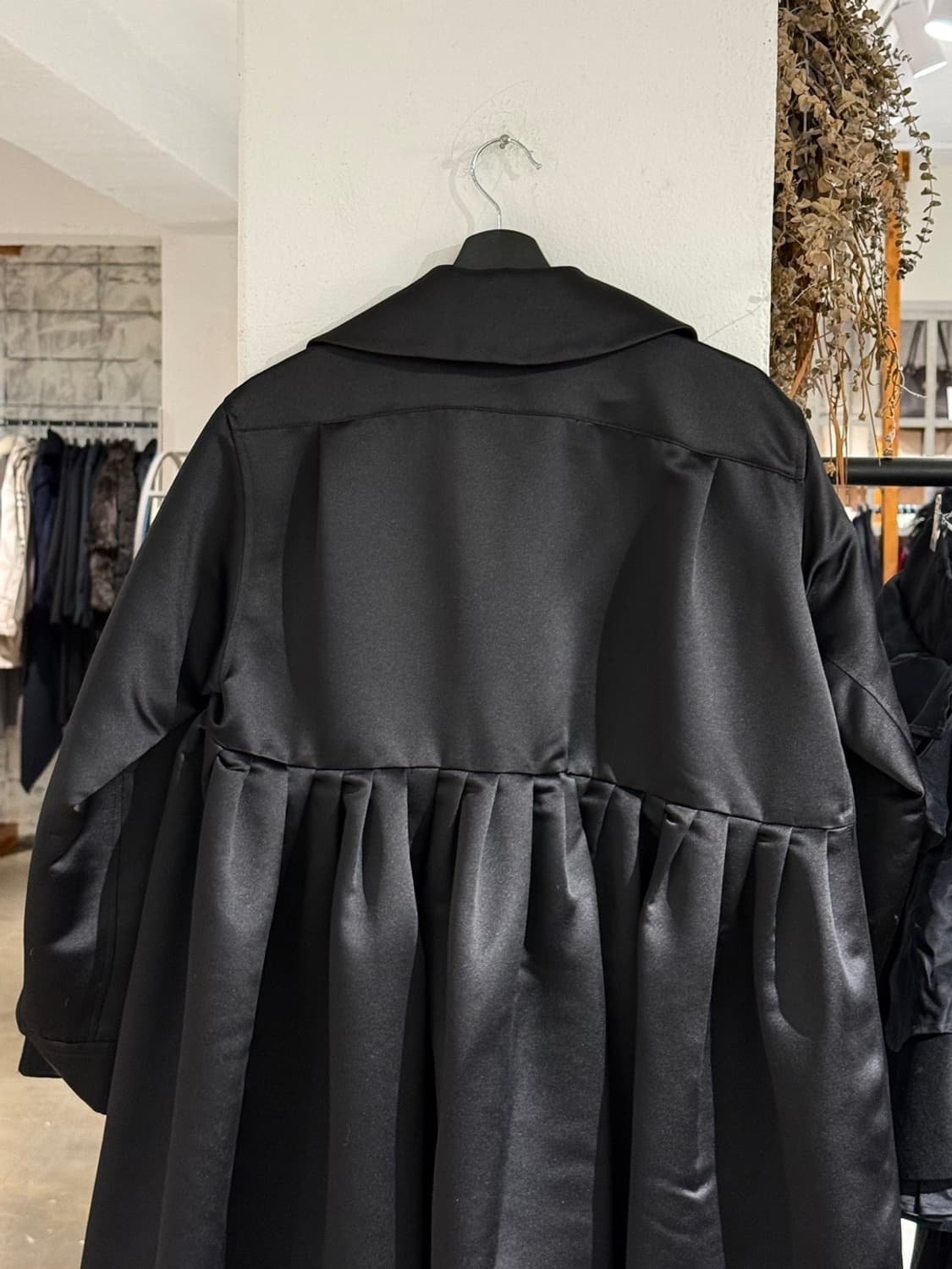 꼼데가르송 블랙 비대칭 새틴 버튼업 미디 드레스 상품이미지5