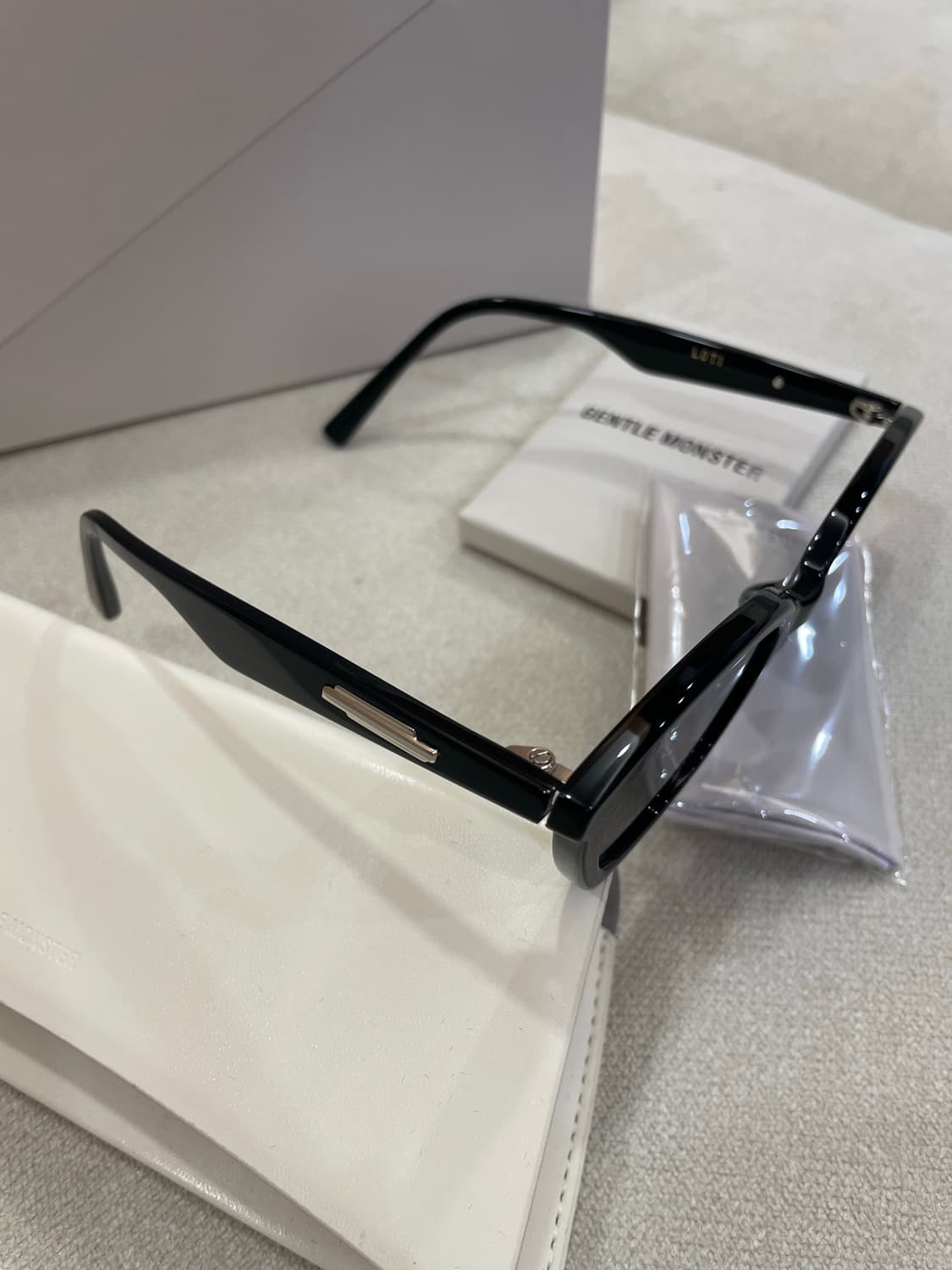 젠틀몬스터 LOTI 로티 01 블랙 선글라스 상품이미지4