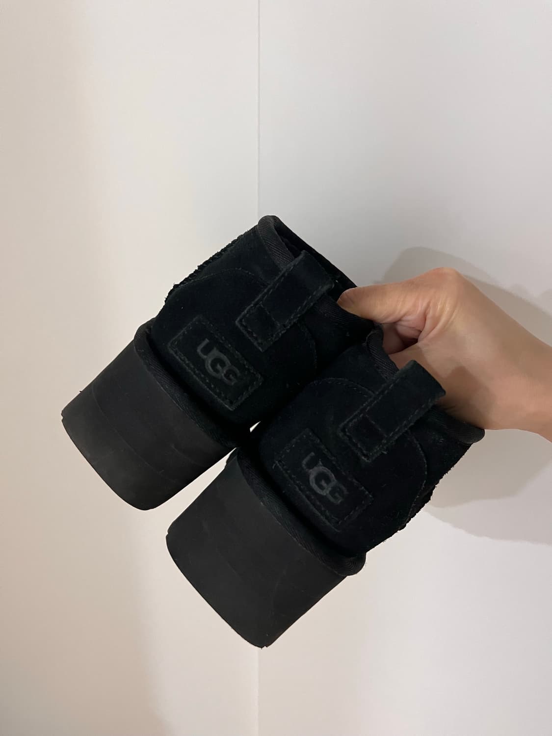 UGG 클래식 울트라 미니 플랫폼 부츠 블랙 (240) 미국어그 상품이미지2