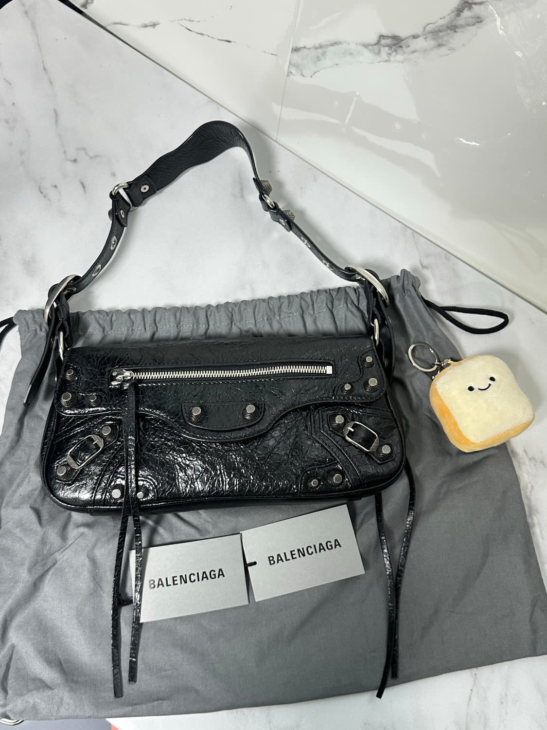 [S급 정품] 발렌시아가 르카골 슬링백 스몰 블랙 상품이미지2