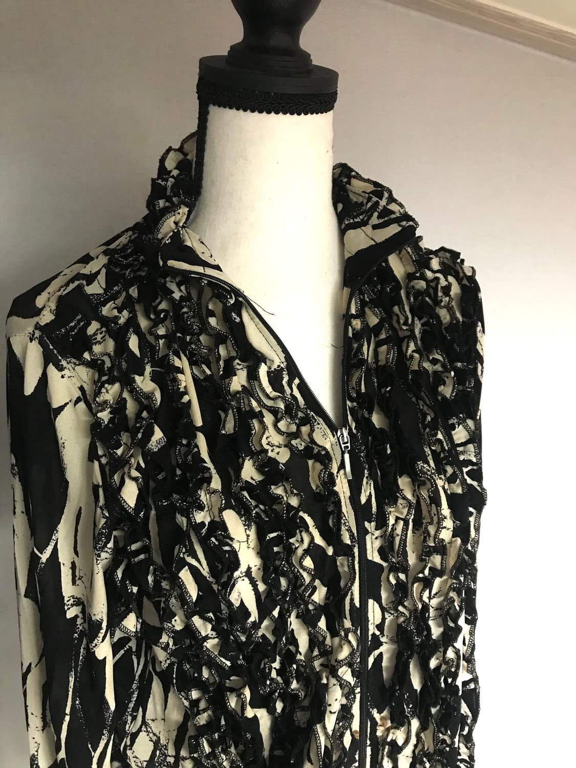 Pattern Ruffle Zip-up Blouse 상품이미지4