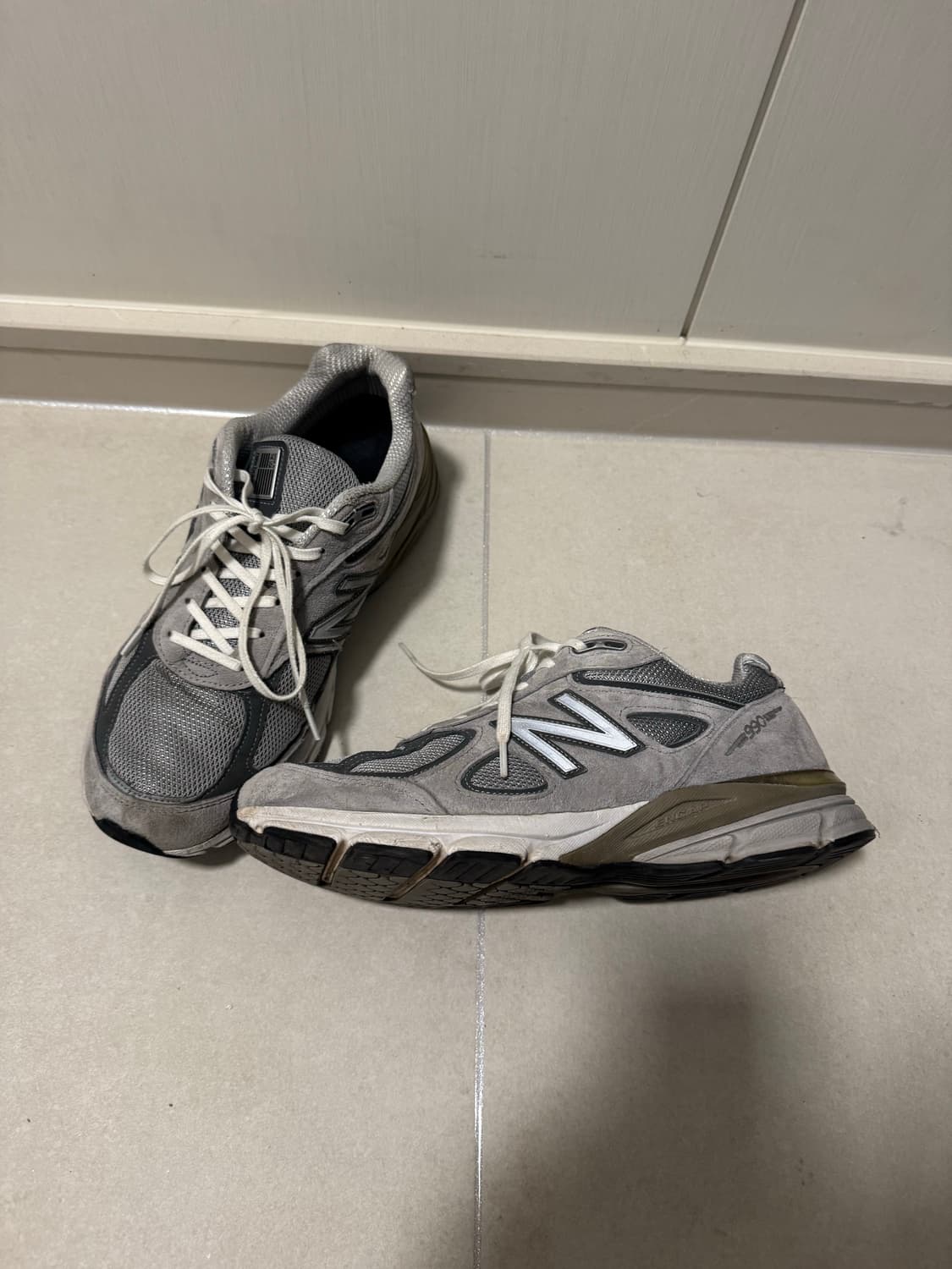 뉴발란스 990 v4 판매합니다.  상품이미지4