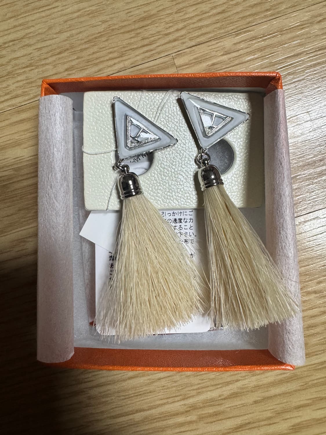 토가 풀라 ALLOY HORSE HAIR EARRINGS 상품이미지1