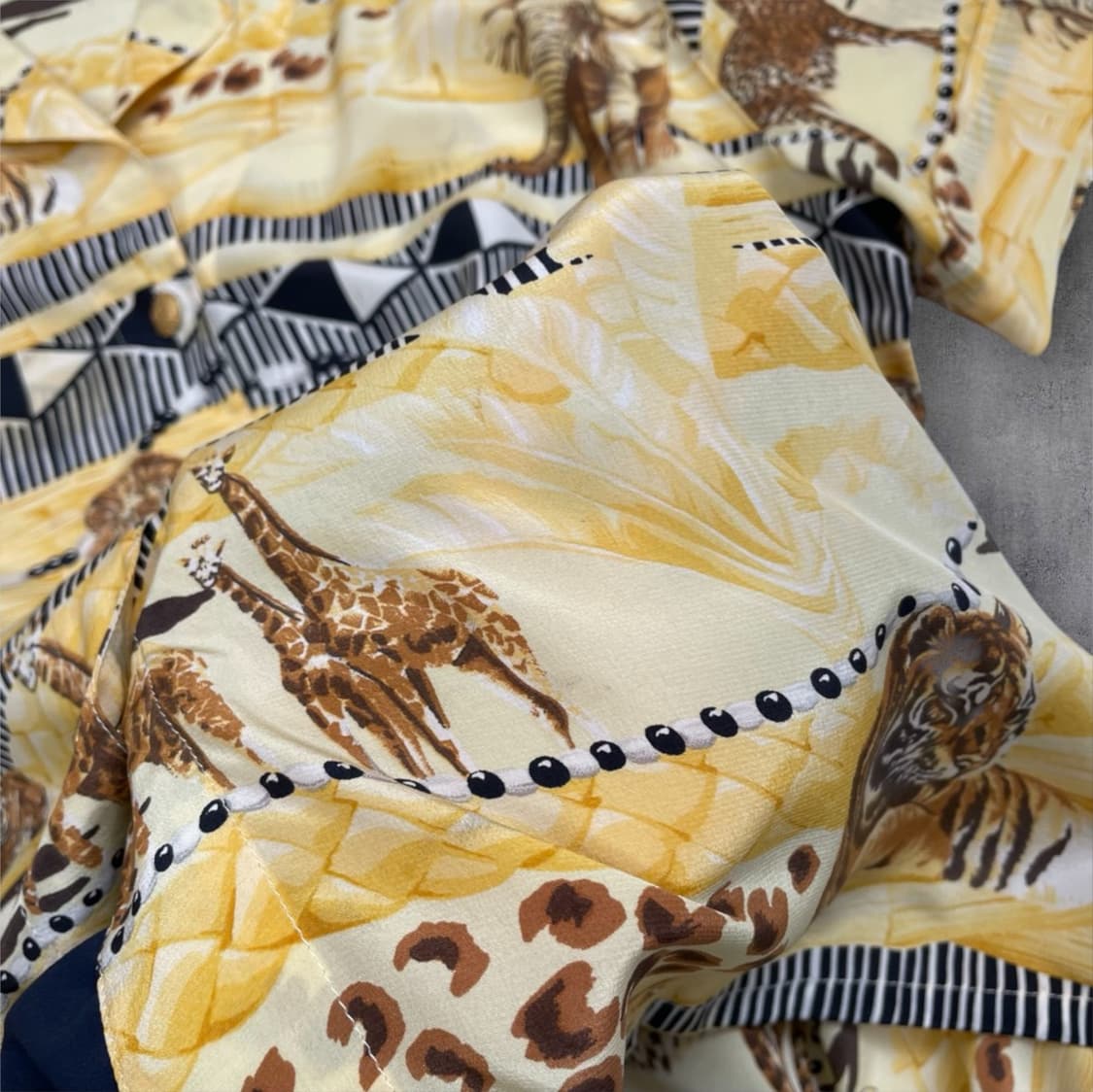 에스카다 ESCADA 사파리 프린팅 실크 반팔 셔츠 40 (공용추천) 상품이미지6