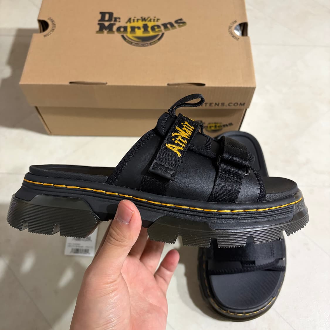 새상품(230)닥터마틴 에이스 로고 마일드 레더 스트랩 플랫폼 슬라이드 상품이미지2