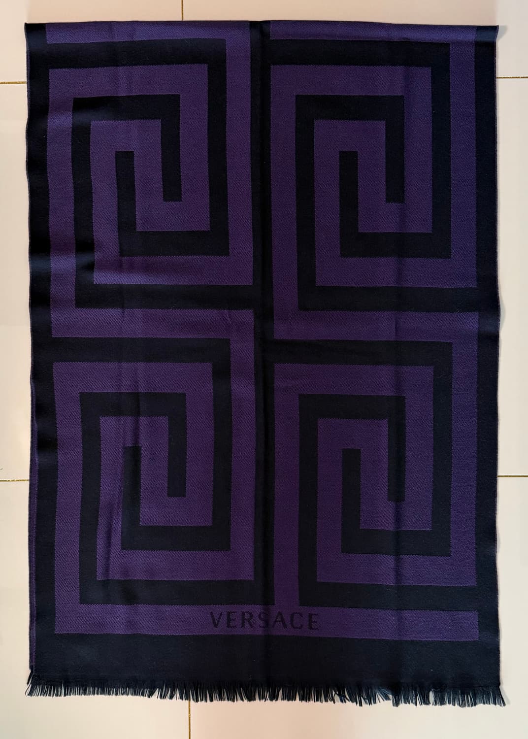 베르사체 VERSACE 퍼플 블랙 메두사 로고 패턴 프린지 명품 머플러 상품이미지3