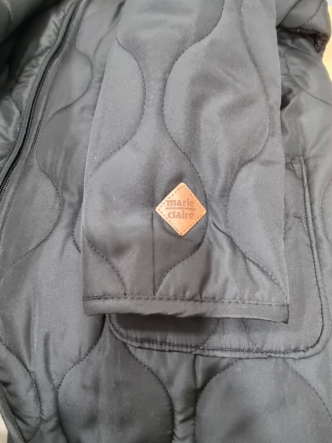 마리끌레르 브이넥 물결 퀼팅 점퍼 (C767 상품이미지3