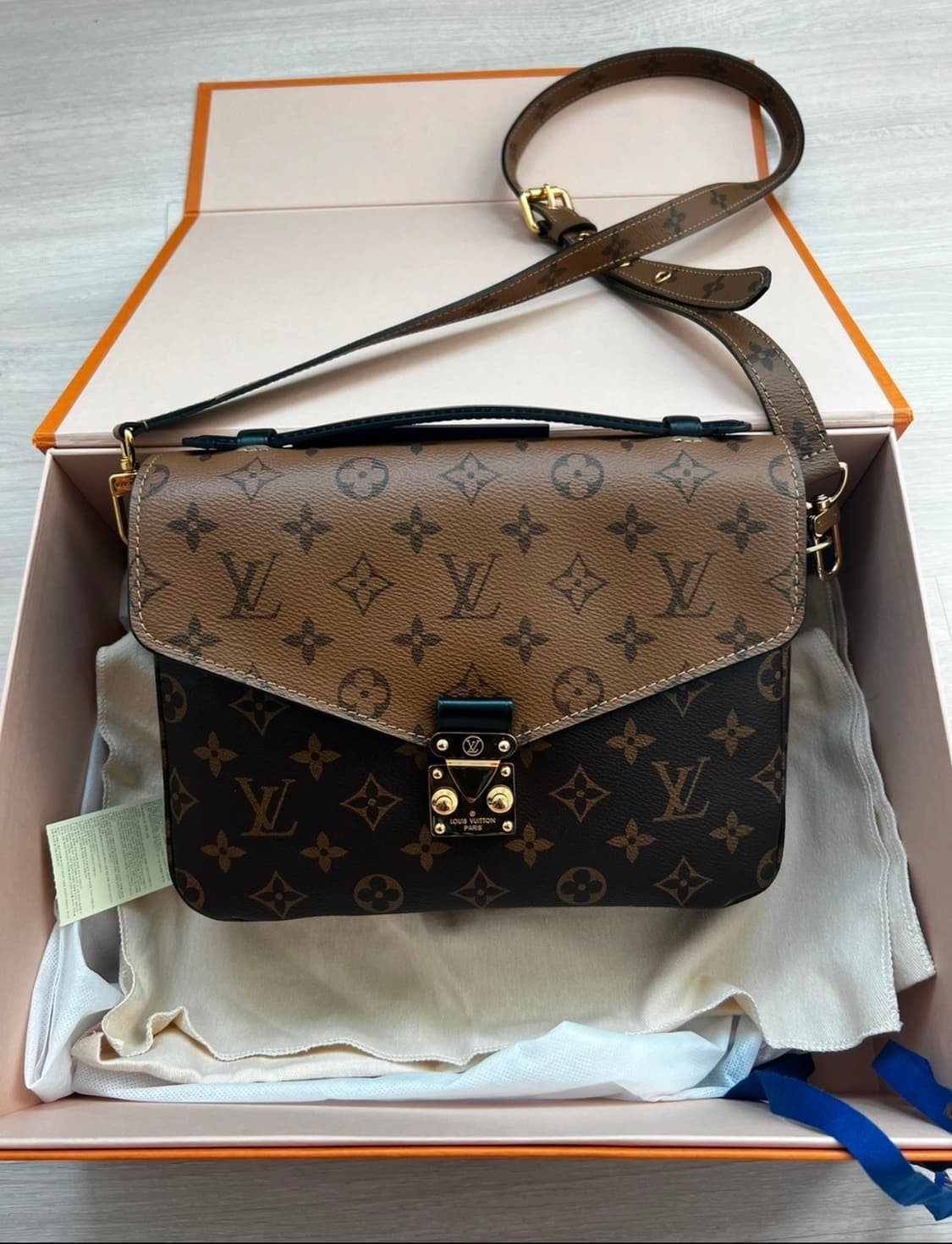 루이뷔통 포쉐트메티스 리버스 S급 상품이미지1