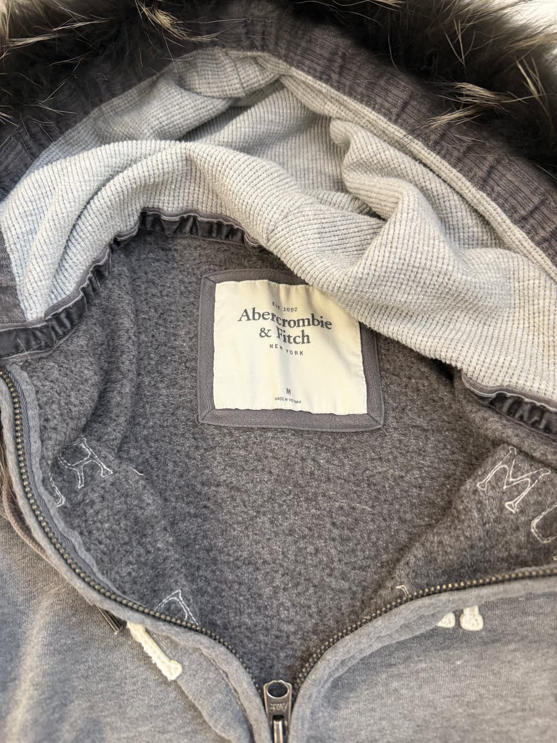 아베크롬비 딱붙핏 울프죠 y2k 퍼 후드집업 그레이 상품이미지4