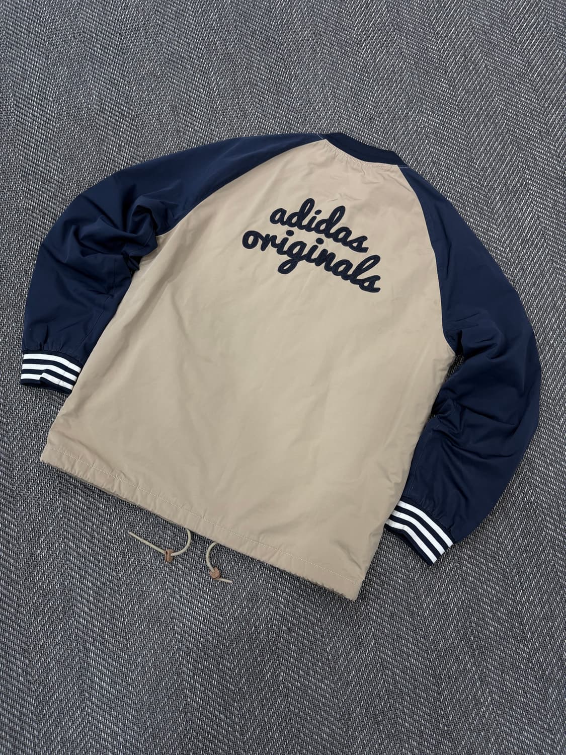 아디다스 바시티 누빔 자켓 베이지배색 상품이미지7