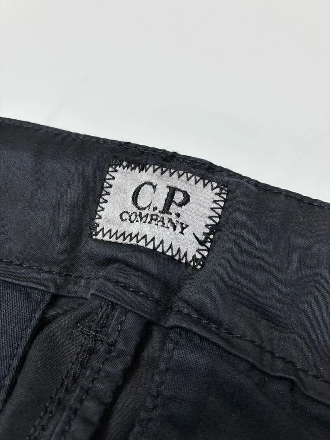 CP 컴퍼니의 스트레치 새틴 렌즈 카고 팬츠 PN5373 상품이미지8