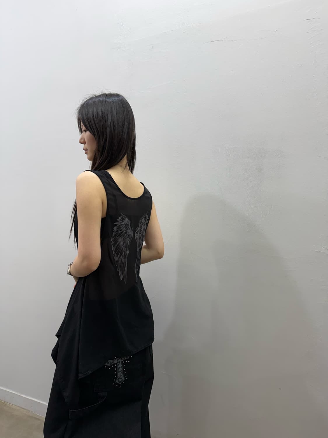 하프 시스루 그래픽 슬리브리스 상품이미지1