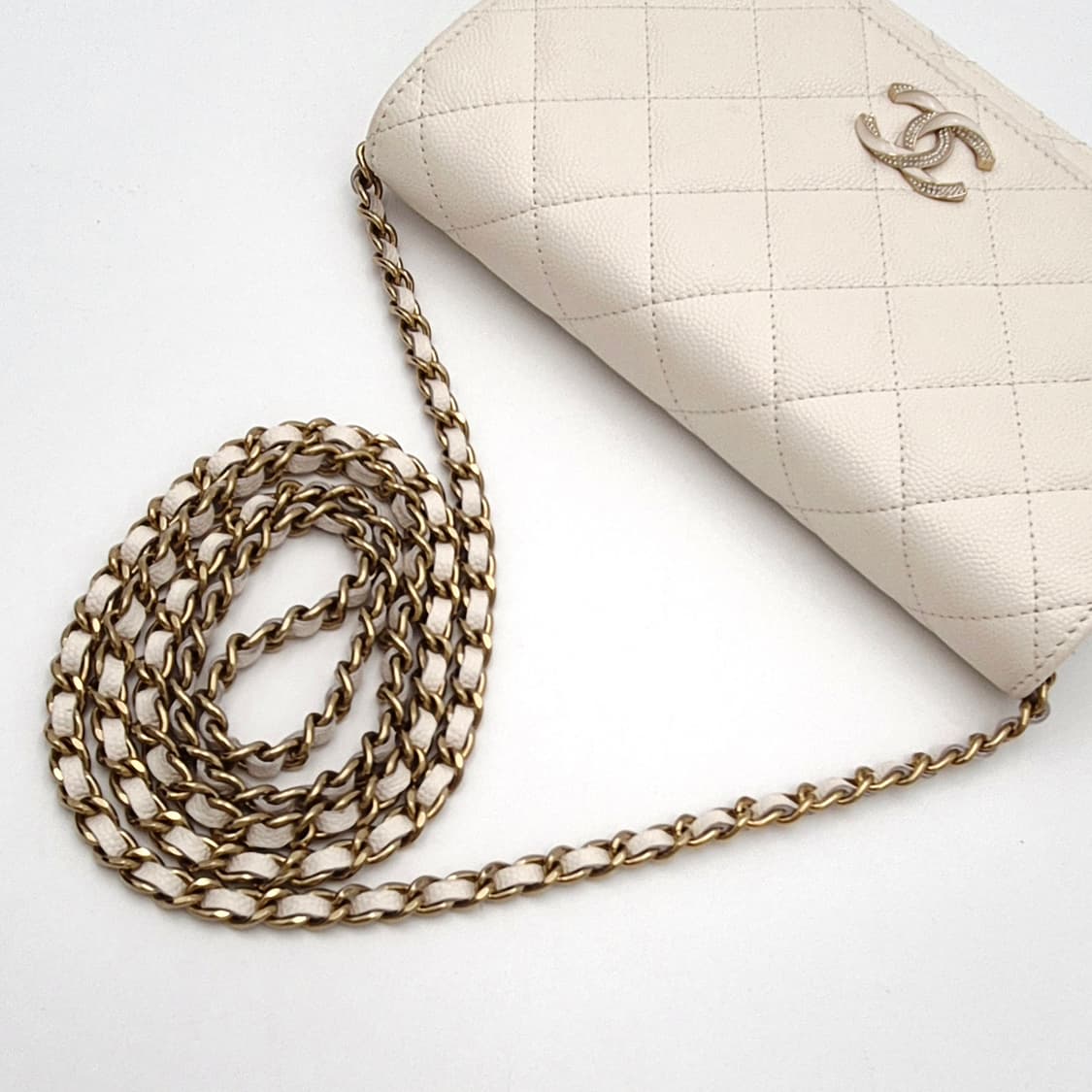 샤넬 클래식 WOC 캐비어
화이트 금장
체인백 크로스백
 상품이미지3