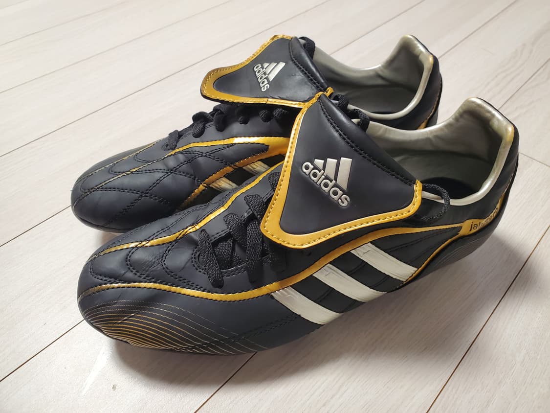 아디다스 축구화 잘락테로 HG 사이즈270

거의 안신어서 상태는 엄청  상품이미지1