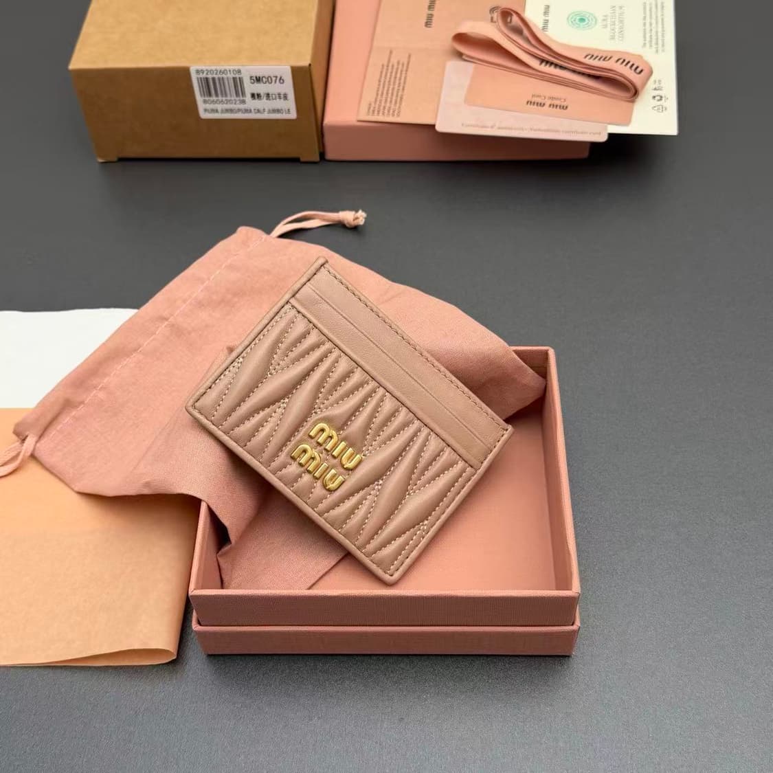 미우 미우 마테라쎄 나파 가죽 카드 홀더 샌드 베이지 상품이미지4