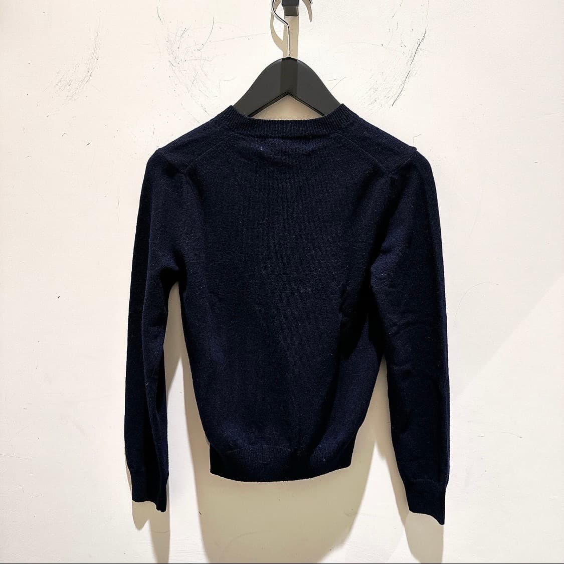 꼼데가르송 플레이 여성 네이비 레드와펜 울 니트 상품이미지2