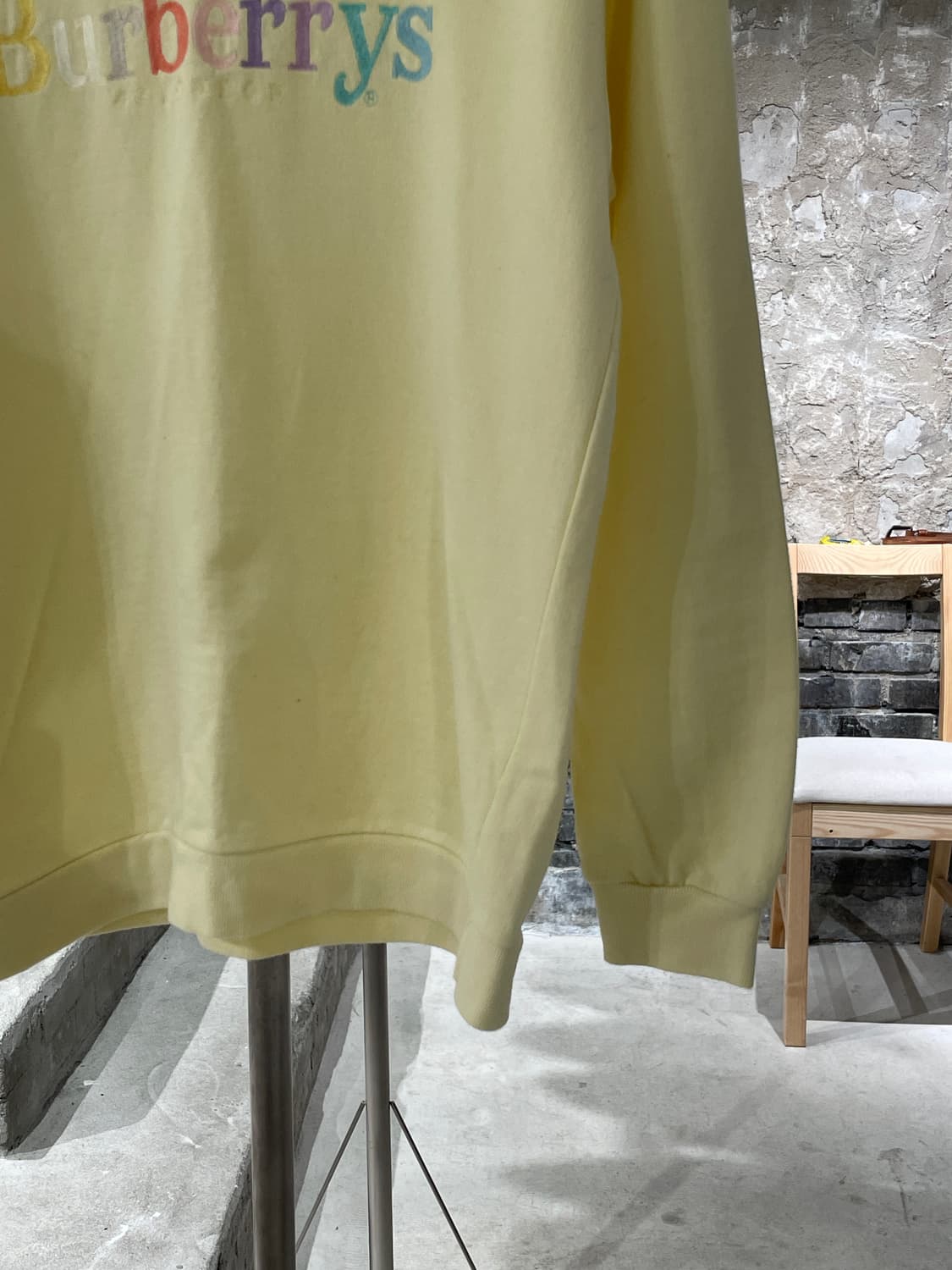 버버리 옐로우 폴리크롬 로고 크루넥 스웻 셔츠 상품이미지5