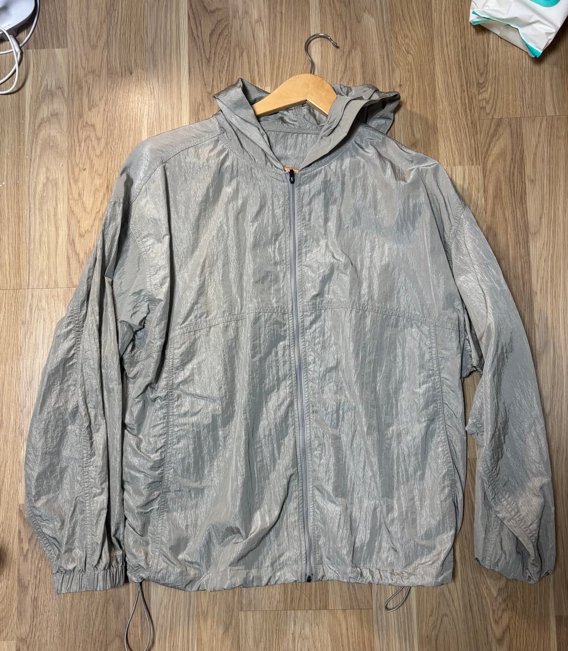 에잇세컨즈 그레이 후드 윈드브레이커 상품이미지1