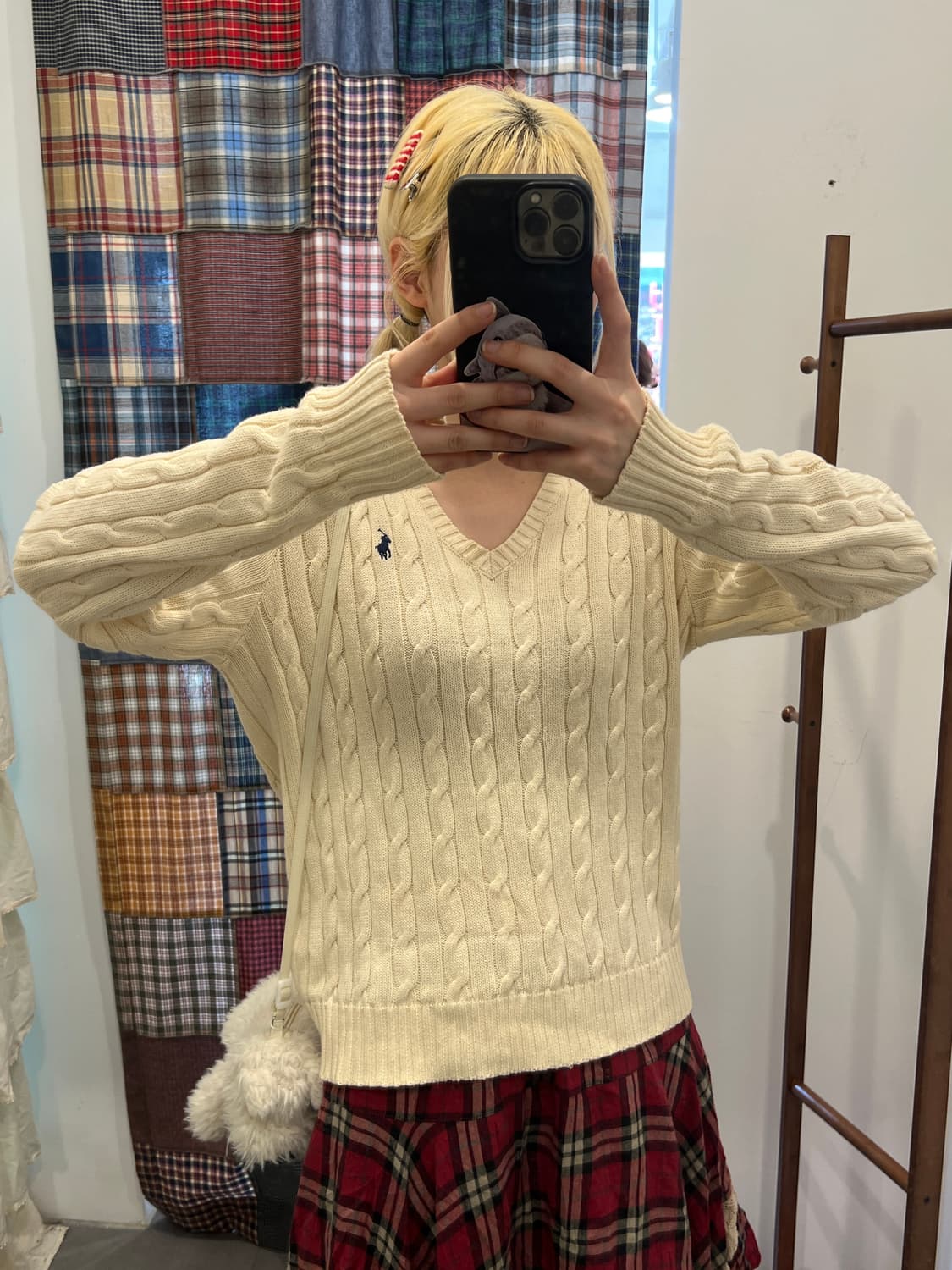 폴로 아이보리 꽈배기 브이넥 니트 상품이미지2