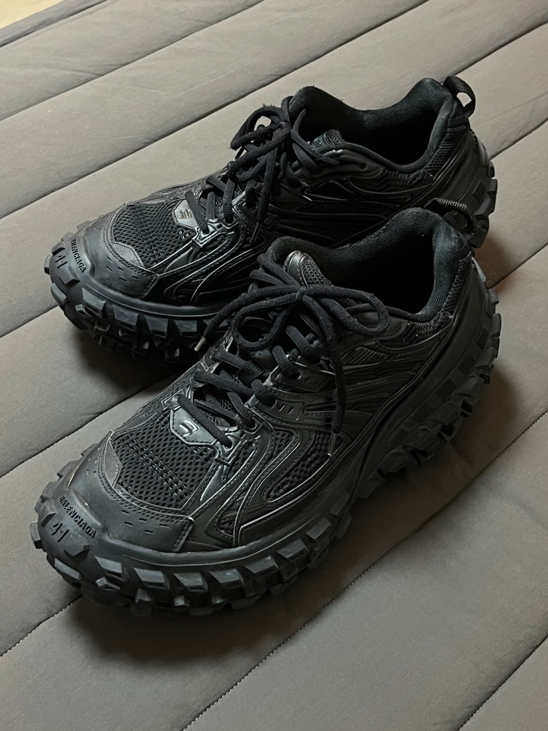 발렌시아가 디펜더  상품이미지3