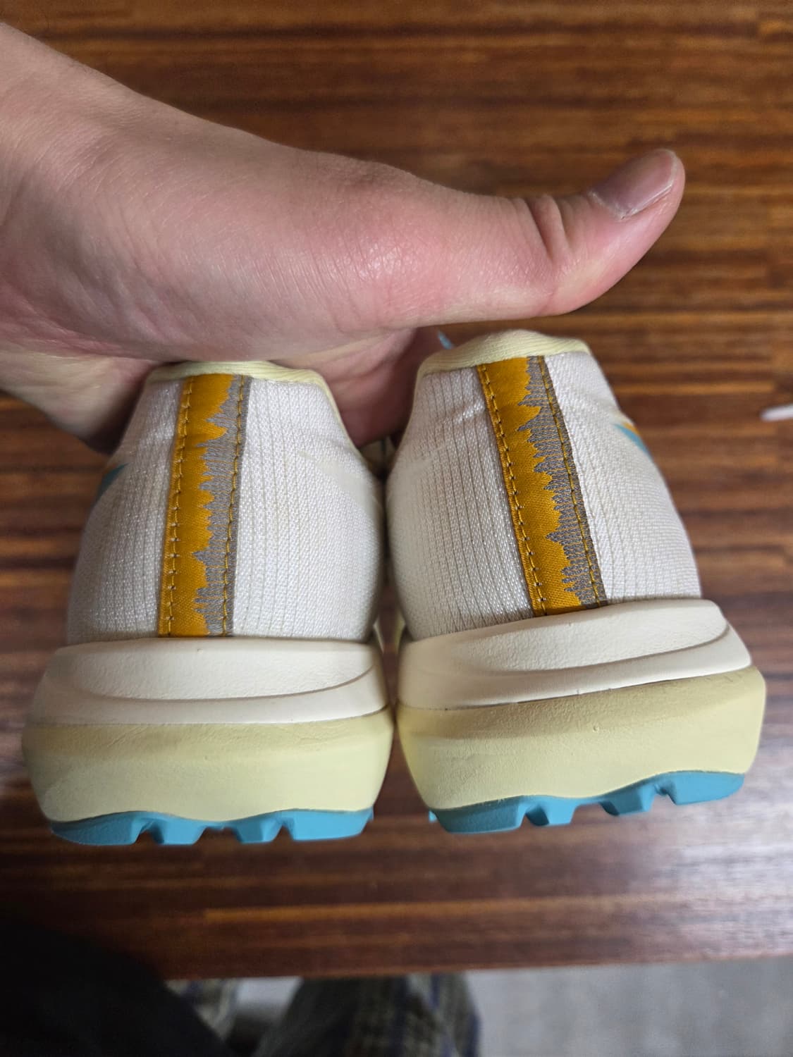 아식스 후지스피드 4 크림 샌드스톰 러닝화 255 상품이미지4