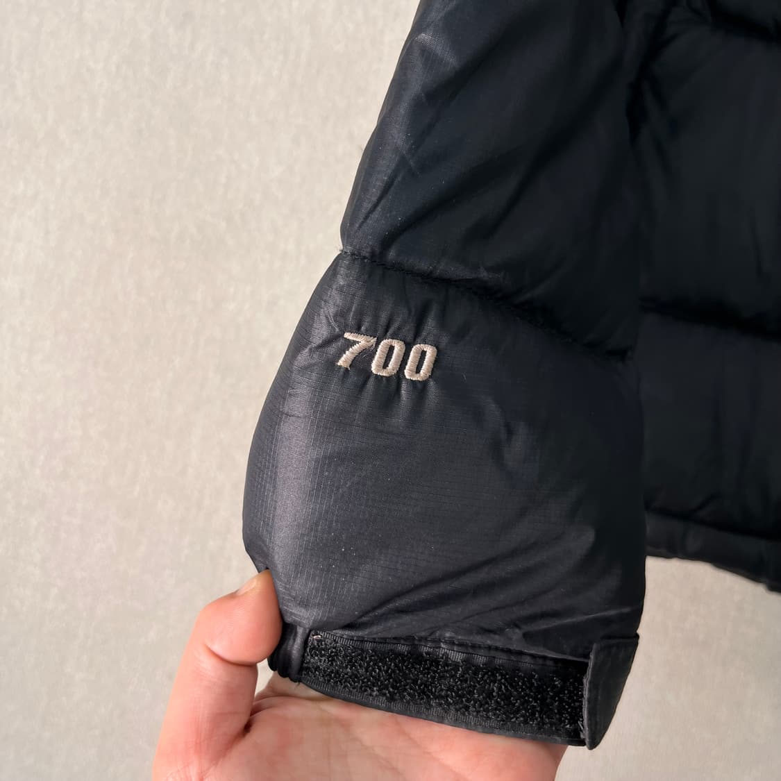 W 100 노스페이스 1996 눕시 700 블랙 패딩 상품이미지4