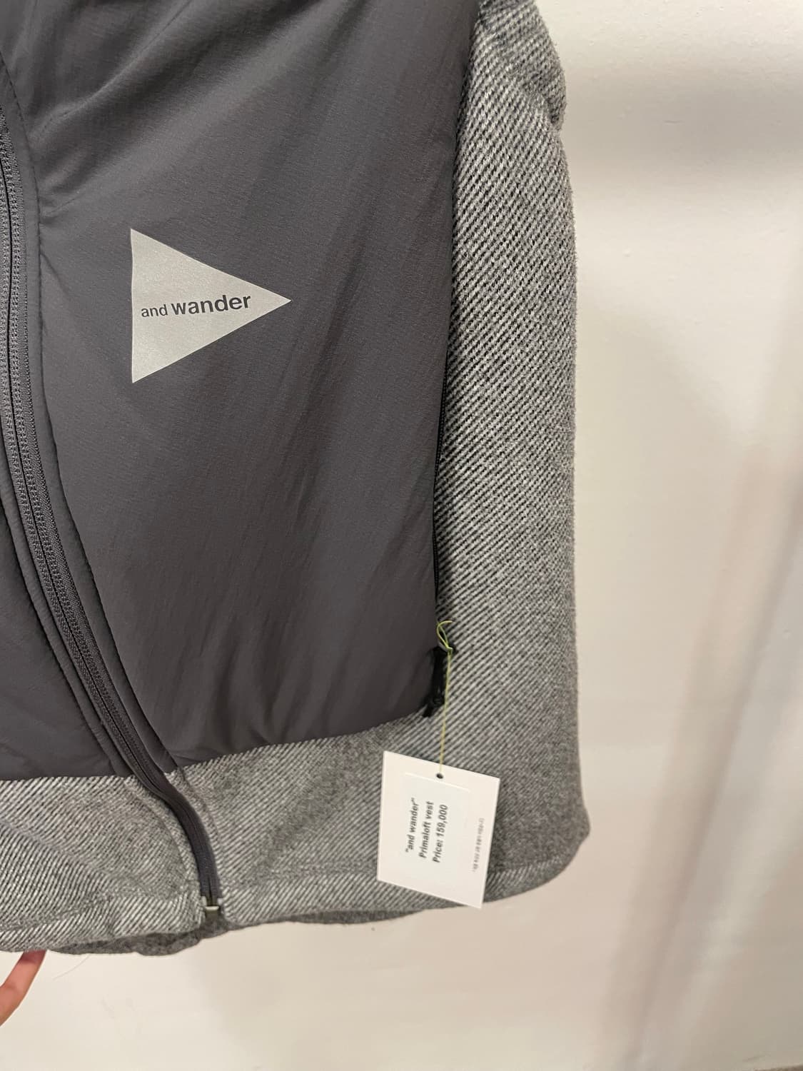 and wander primaloft vest 상품이미지2