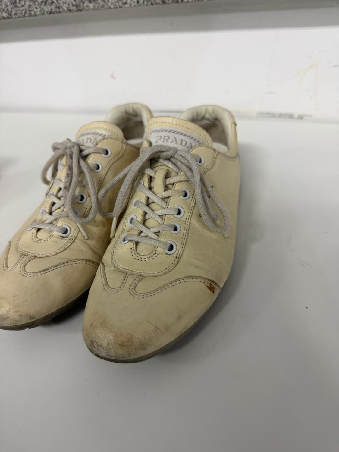 정품) 프라다 여성 아이보리 스니커즈 36 상품이미지2