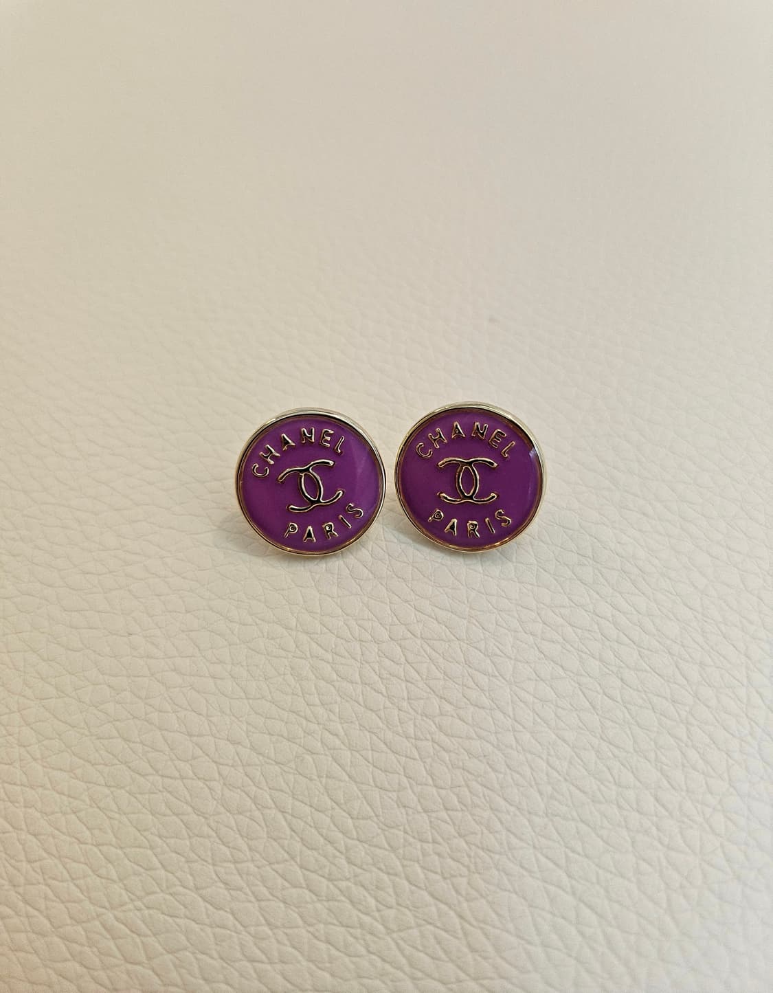 샤넬 단추 CC로고 퍼플 귀걸이 업사이클링 상품이미지4