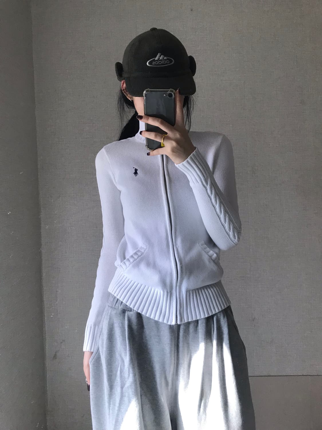 폴로 화이트 딱붙핏 니트집업 상품이미지1