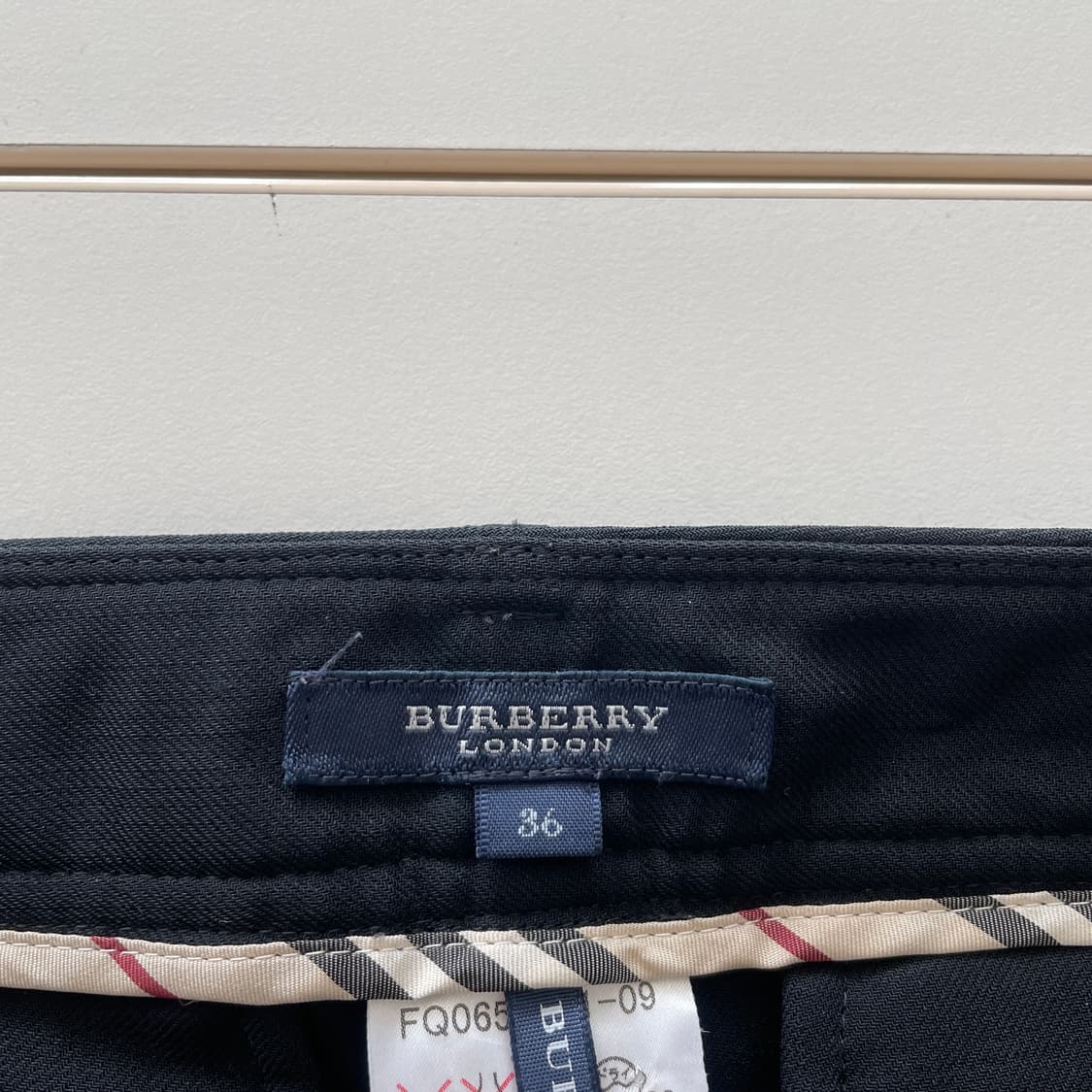 버버리 블랙 세미 부츠컷 슬랙스 상품이미지8