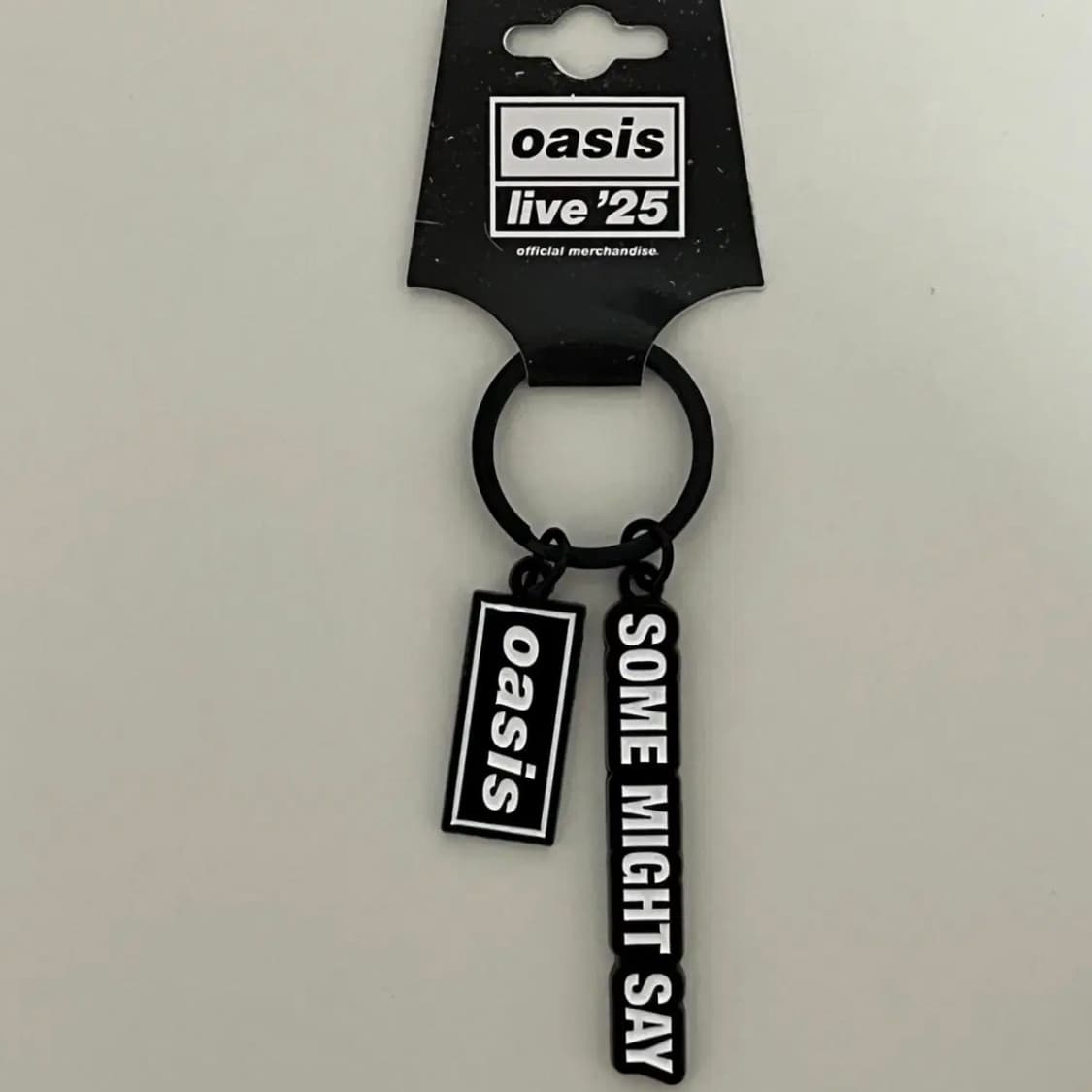 오아시스 팬스토어 팝업 Some Might Say 키링 상품이미지1