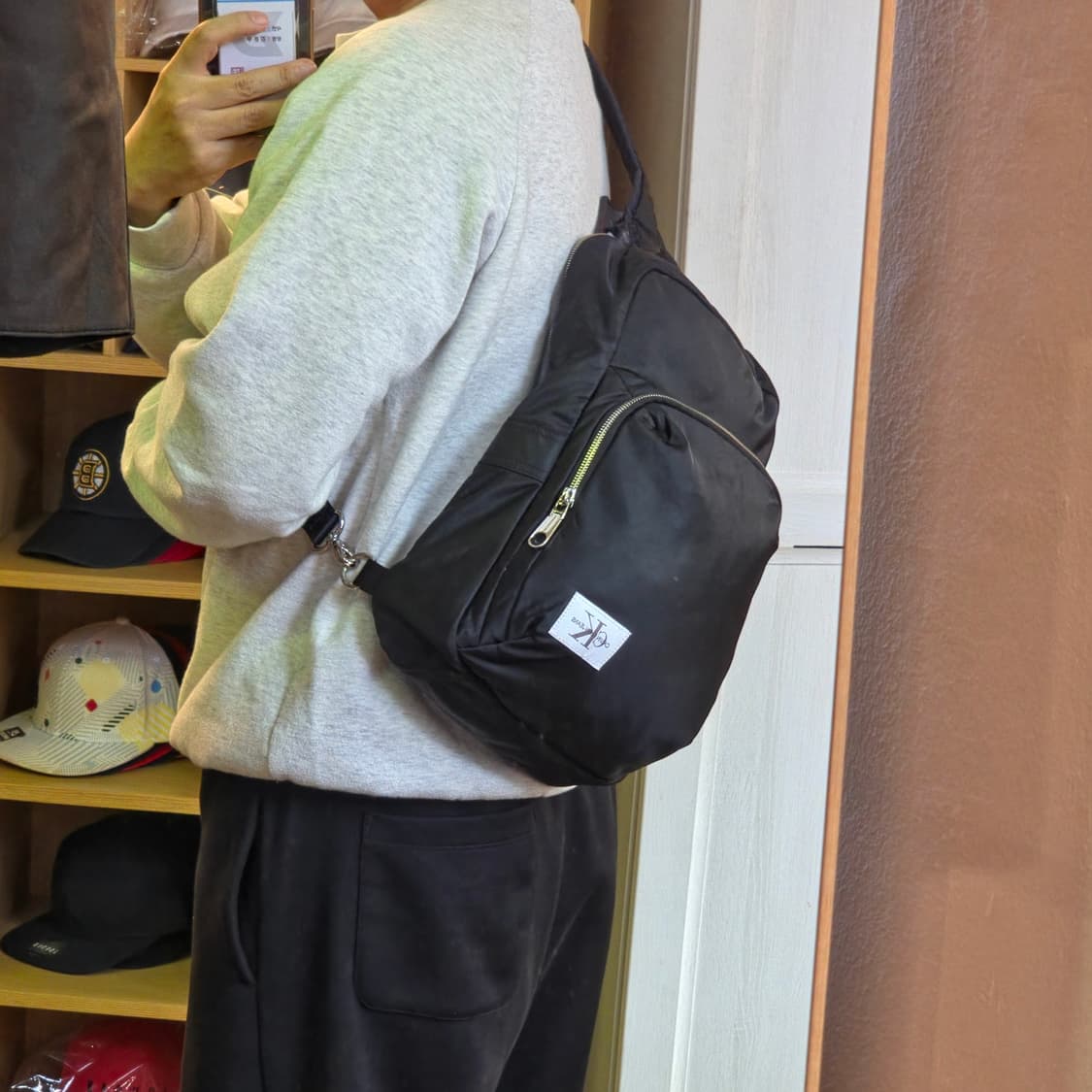 캘빈클라인  슬링백 가방 상품이미지2