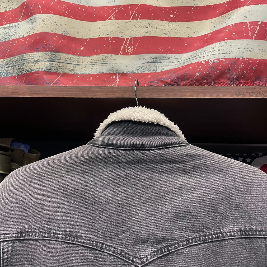 리바이스 실버탭 흑청 쉐르파 데님 트러커 자켓 상품이미지4