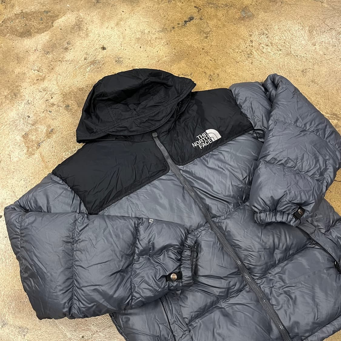 노스페이스 그레이 블랙 눕시 숏패딩 700 95 상품이미지1