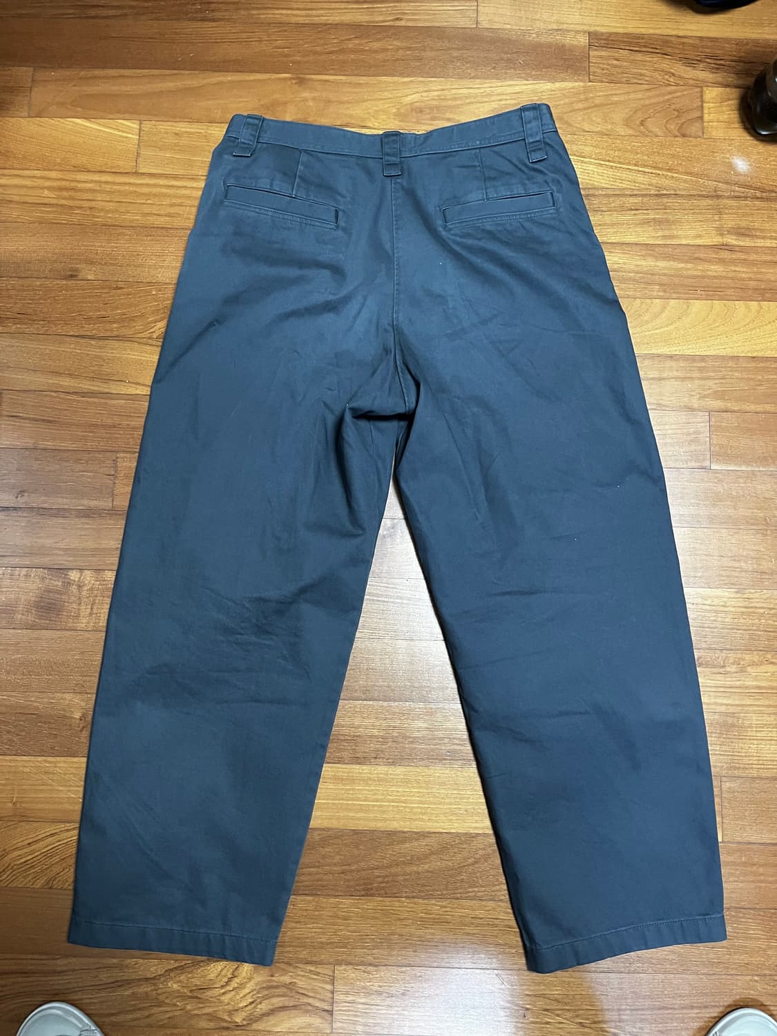 유니클로 u 와이드핏치노팬츠 블루 85 상품이미지3