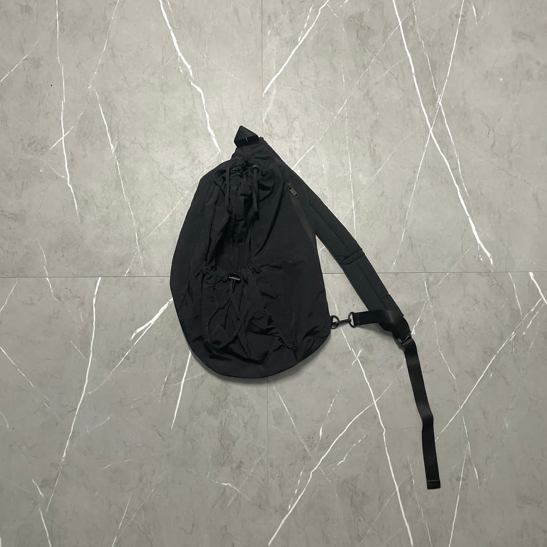 팔로워 특가 빈티지 블랙 트랙 슬링백 복조리 가방 상품이미지1