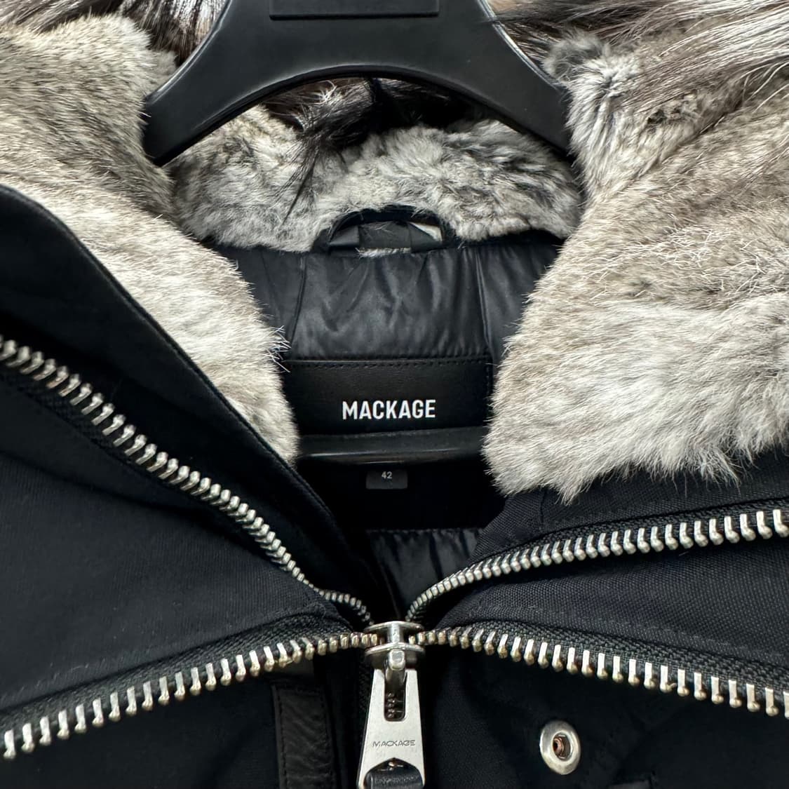 맥케이지 실버퍼 봄버 숏패딩
42  상품이미지4