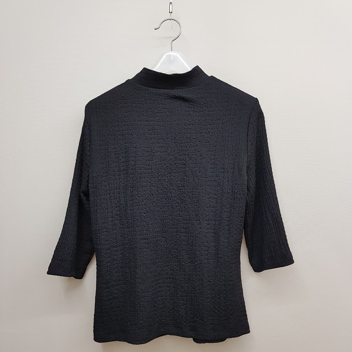 모조에스핀 2023 텍스처드 버튼 디테일 7부 슬리브 탑 M사이즈 상품이미지4