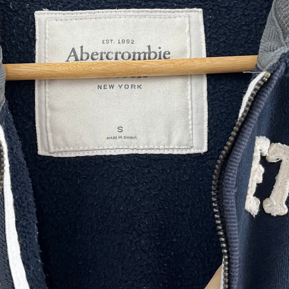 아베크롬비 딱붙핏 자수로고 네이비 후드집업 상품이미지5