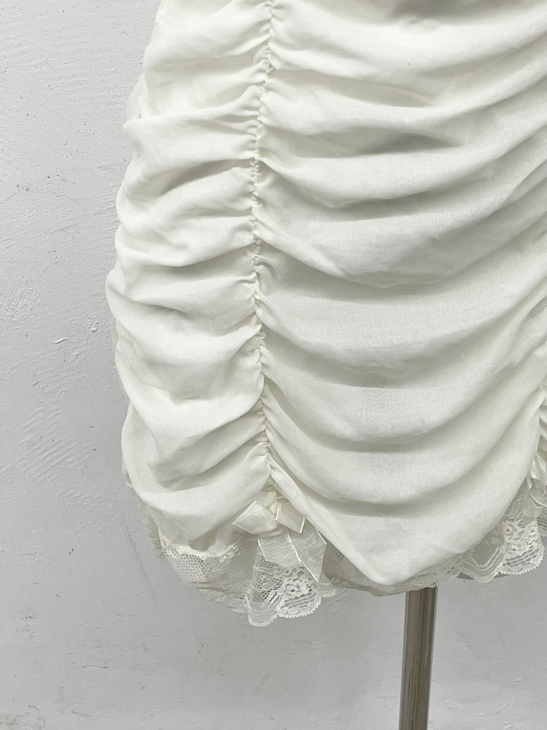 에블린 화이트페어리 셔링 레이스 슬립 상품이미지3