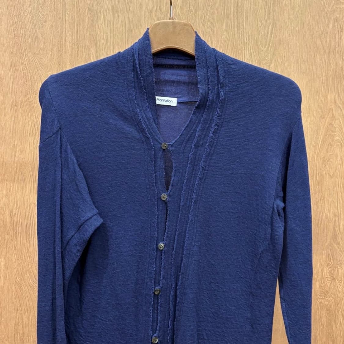 이세이미야케 Plantation 숄칼라 버튼 러프 디테일 가디건 상품이미지3